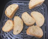 Foto del paso 1 de la receta: Picatostes en freidora de aire