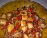 Foto langkah ke 4 dari resep Tumis cumi pedas.