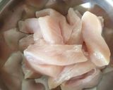 A picture of step 1 of Chilli Chicken.