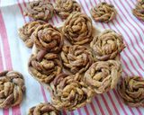 Foto del passaggio 8 della ricetta Pane alle rose con barbabietola e olio evo
