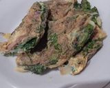 Foto langkah ke 5 dari resep Telur dadar daun katuk.