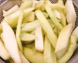 Hình bước làm 1 của món Bạc hà (dọc mùng) muối chua