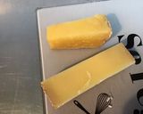 Une image de l'étape 1 de Feuilletés cantal et comté aux raisins et pavot bleu.