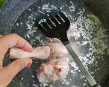 Foto langkah ke 3 dari resep Sup Bening Ayam Kampung.
