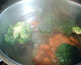 Foto del paso 3 de la receta: Ternera marinada y salteado de verduras con salsa de soja