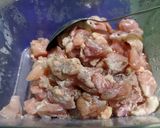 Foto langkah ke 1 dari resep Ayam Popcorn.