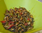 Foto langkah ke 2 dari resep Tumis kerang sederhana.