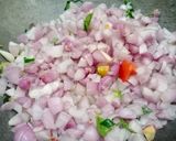A picture of step 4 of South Indian spicy prawn gravy.
