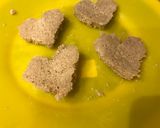 Foto del paso 3 de la receta: Brochettes de pan de avena casero con fruta en forma de corazón!