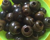 Hình bước làm 2 của món Ốc bưu nhồi thịt chấm mắm me gừng