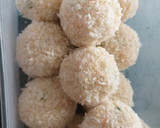 Foto langkah ke 3 dari resep Bola bola nasi krispy.