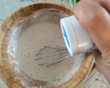 Foto del passaggio 2 della ricetta Frittelle con cipollotto e lattuga Romana