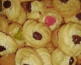 Foto langkah ke 3 dari resep Kue semprit susu keju (kuker).