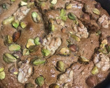 Foto del paso 8 de la receta: Tarta sin azúcar, con dátiles, ciruelas pistachos,nueces almendras, y avellanas para compensarlo