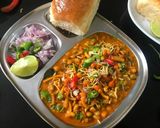 A picture of step 8 of CHATPATA MISAL PAV (WITH MUNG BEAN SPROUTS).