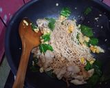 รูปขั้นตอนการทำที่ 4 ของ บะหมี่ผัด,สามชั้นสไลด์,ใบคะน้า - คีโต