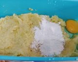 Foto langkah ke 1 dari resep Golden Potato Pies.