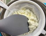 Foto del paso 3 de la receta Queso Cottage Aromatizado con romero