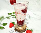 Foto langkah ke 4 dari resep Korean Fresh Strawberry Milk.