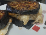Bocaditos de berenjena🍆con queso🥯tomate y pollo🍅🍗🧀