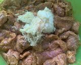 A picture of step 3 of Beef Pasanday in western style.