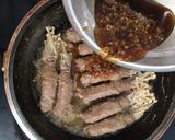 Foto langkah ke 4 dari resep Beef enoki roll.