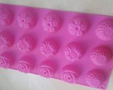 صورة لخطوة 1 من وصفة قوالب الشوكولاته اللذيذه😋🍫