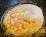 Foto del paso 2 de la receta: Quesadillas de gambas