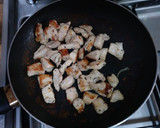 Foto del paso 1 de la receta: Salteado de pollo con piña y pimientos