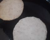 Foto del paso 3 de la receta: Pan plano de arroz cocido con semillas en sartén (sin gluten)