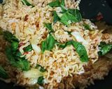 Foto langkah ke 5 dari resep Nasi Goreng Mawut.