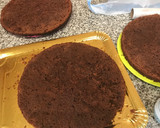 Foto del paso 2 de la receta: Torta cumpleaños súper fácil de chocolate, frutillas y chantillí