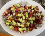 Une image de l'étape 9 de Salade de melon au concombre, tomate noire, oignon rouge et feta.