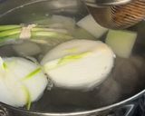 A picture of step 1 of Wonton/Sui Cao Noodle Soup | Mì Sủi Cảo.