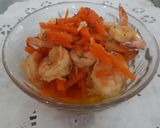 Foto langkah ke 3 dari resep Butter Prawn with Carrot.