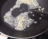 Foto langkah ke 2 dari resep Nasi Ceplok Telur dengan Scallion Oil.