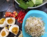 Foto langkah ke 1 dari resep Tumis Pakcoy Telur Asin.