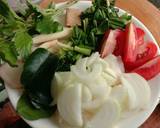 รูปขั้นตอนการทำที่ 1 ของ ต้มไก่ใส่ใบกะเพรา