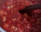 Foto langkah ke 3 dari resep Homemade Strawberry Jam 🍓.