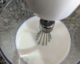 A picture of step 4 of Rose milkshake.