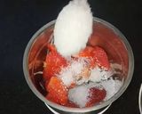 स्ट्रॉबेरी जूस(strawberry juice recipe in hindi) रेसिपी चरण 1 फोटो