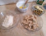Foto del paso 2 de la receta: Albóndigas de pollo rellenas con aceitunas y queso cremoso