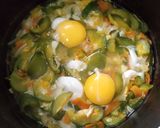 Foto del paso 1 de la receta: Huevos Poché, sobre colchón vegetal