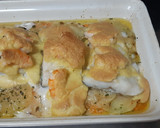 Foto del paso 8 de la receta: Bacalao gratinado, con langostinos y verduras