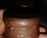 Foto del paso 6 de la receta: Alfajores bañados de chocolate