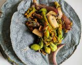 Foto del paso 5 de la receta: Quesadillas de flor de calabaza con hongos