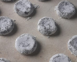 Foto del paso 3 de la receta: Galletitas craqueladas de mantequilla de maní y chocolate💜