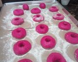 Foto langkah ke 3 dari resep Donat buah naga.