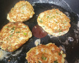 Foto del paso 4 de la receta: Tortitas de pollo en salsa verde