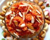 गाजर हलवा (gajar halwa recipe in marathi) रेसिपी स्टेप 4 फोटो 